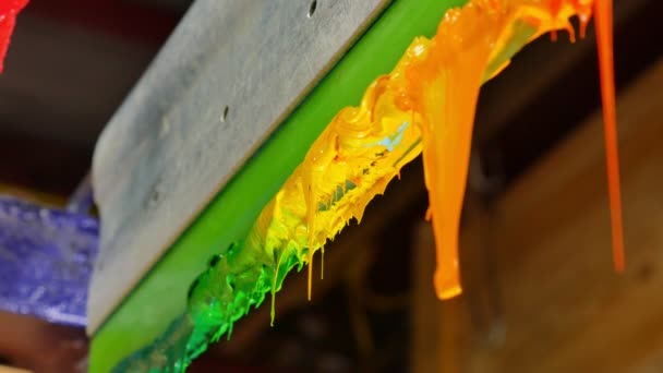 Yazıcı Sapında Renkli Plastisol Mürekkep Çubuğu Tee Shirt Fabrikası Her — Stok video