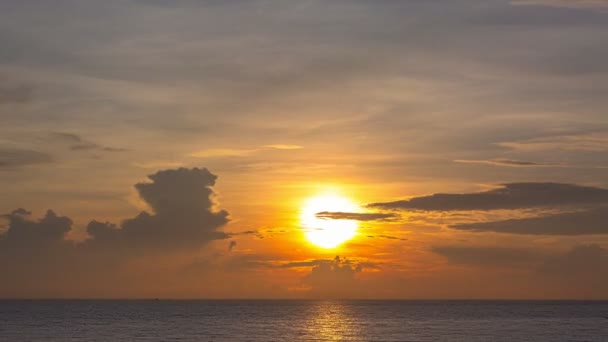Time Lapse Κίτρινο Ουρανό Στο Ηλιοβασίλεμα Πάνω Από Θάλασσα Στην — Αρχείο Βίντεο