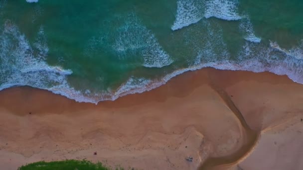 Letecký Pohled Moře Vlny Bezešvé Smyčky Bílé Phuket Písečné Pláže — Stock video