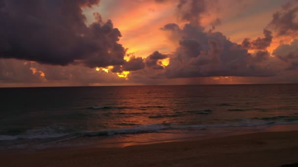 Szenische Aufnahmen Des Schönen Sonnenuntergangshimmels Mit Wolken Als Hintergrund — Stockvideo