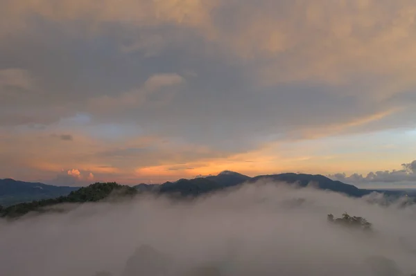 Vista Aérea Cielo Multicolor Sobre Mar Niebla — Foto de Stock