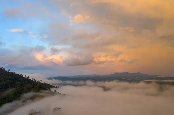 Vista Aérea Cielo Multicolor Sobre Mar Niebla — Foto de Stock
