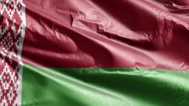 Belarus tekstil bayrağı rüzgar döngüsünde yavaşça dalgalanıyor. Beyaz Rusya bayrağı rüzgarda hafifçe sallanıyor. Kumaş dokular. Tam dolgu arkaplanı. 20 saniye döngü. 