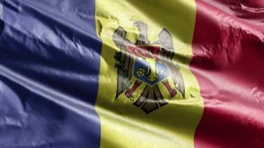 Moldova tekstil bayrağı rüzgar döngüsünde yavaşça dalgalanıyor. Moldova bayrağı rüzgarda hafifçe sallanıyor. Kumaş dokular. Tam dolgu arkaplanı. 20 saniye döngü. 