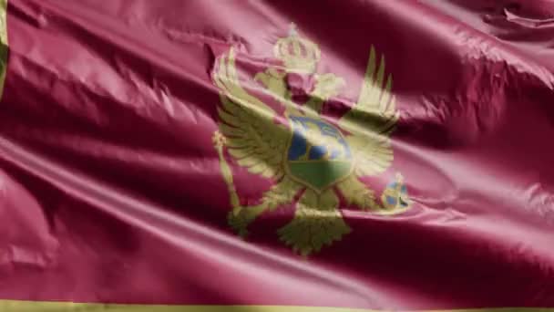 Die Flagge Montenegros Weht Auf Der Windschleife Montenegrinische Fahne Die — Stockvideo