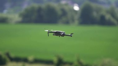 Drone DJI Mavic Pro havada sorunsuz hareket ediyor