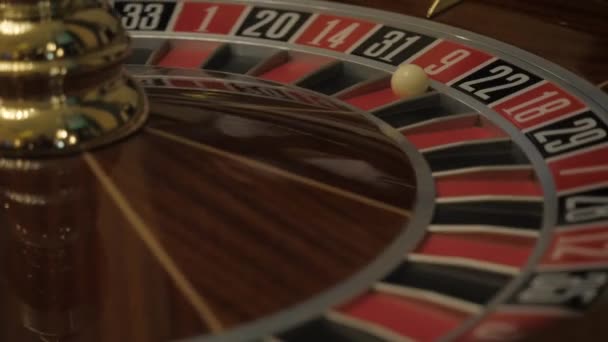 Det roterande rouletthjulet i kasinot — Stockvideo