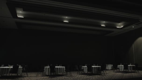 Licht an im großen Konferenzraum — Stockvideo