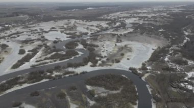 Berezina Nehri 'nin kuş bakışı görüntüsü. 1812 Savaşı 'nda Napolyon ordularının felaketlerinin yaşandığı yer. Yüksek kalite 4k görüntü