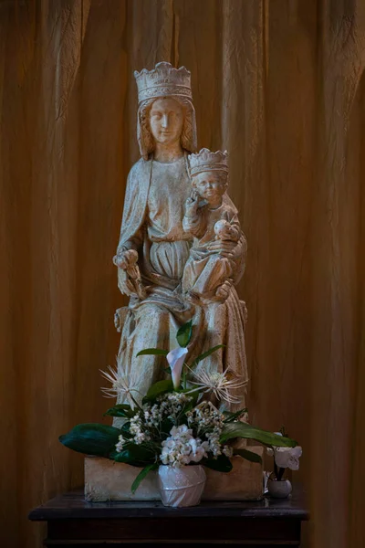 Άγαλμα Της Παναγίας Παιδί Ιησού Στον Καθεδρικό Ναό Της Toul — Φωτογραφία Αρχείου