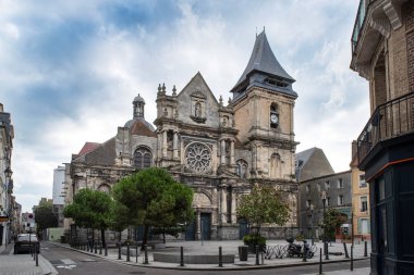 Fransa 'daki Dieppe katedralinin dış mimarisi 