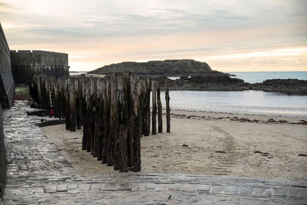 Quebra Mar Saint Malo Praia Bretanha Para Proteger Cidade Das — Fotografia de Stock