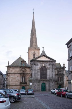 Fransa 'nın Brittany kentindeki Saint Malo şehrindeki kilise