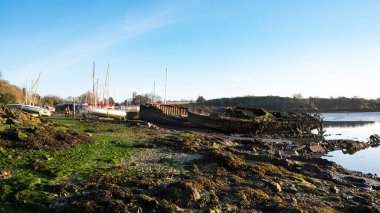 Brittany, Fransa 'da eski bir teknenin enkazı.