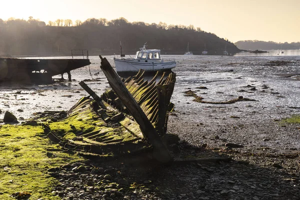 Brittany, Fransa 'da eski bir teknenin enkazı.