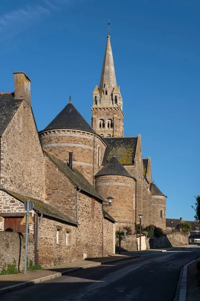 法国布列塔尼一座教堂的建筑 — 图库照片