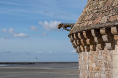 Fransa 'daki Mont Saint Michel' in mimarisi ve heykeli