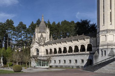 Lisieux Bazilikasının Normandiya, Fransa 'daki dış mimarisi