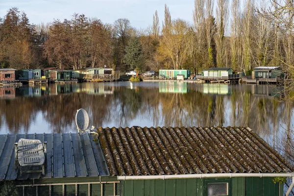 Capanne Dei Pescatori Sulle Rive Fiume Uno Stagno — Foto Stock