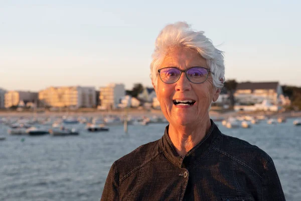 Portrait Elderly Woman Sea Brittany Sunset — Fotografia de Stock