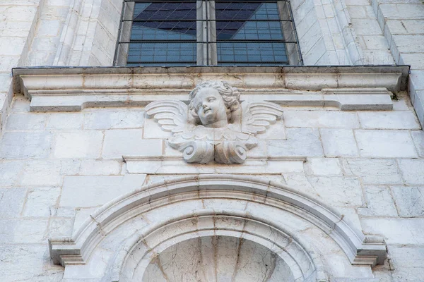 Two Angels Sculpted Facade Church Town Saint Claude Jura France — стоковое фото
