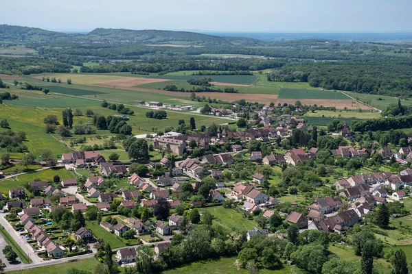 Chateau Chalon Község Franciaországi Burgundia Jura Vidékén Házak Művelt Területek — Stock Fotó