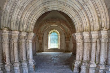 Burgundy, Fransa 'daki Fontenay Kilisesi' nin mimarisi.