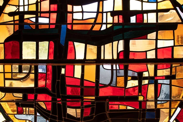 Yksityiskohta Abstrakti Lasimaalaus Kirkossa — kuvapankkivalokuva