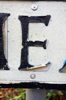 Sıkıntılı Durum Tipografisinde Yazılı Bir Harf Bulundu