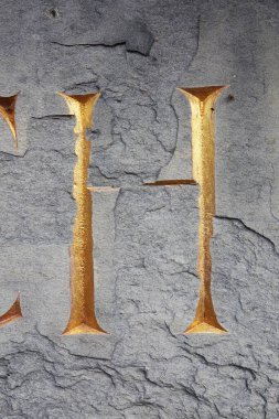 Sıkıntılı Durum Tipografisinde Yazılı Bir Harf Bulundu: