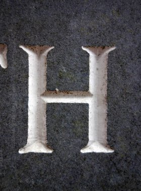 Sıkıntılı Durum Tipografisinde Yazılı Bir Harf Bulundu: