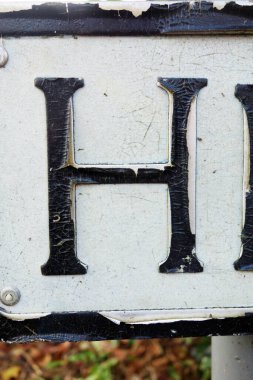 Sıkıntılı Durum Tipografisinde Yazılı Bir Harf Bulundu: