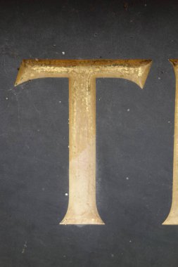 Sıkıntılı Durum Tipografisinde Yazılı Bir Harf Bulundu