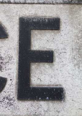 Sıkıntılı Durum Tipografisinde Yazılı Bir Harf Bulundu