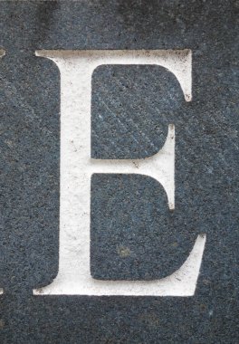 Sıkıntılı Durum Tipografisinde Yazılı Bir Harf Bulundu