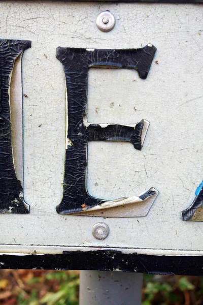 Sıkıntılı Durum Tipografisinde Yazılı Bir Harf Bulundu