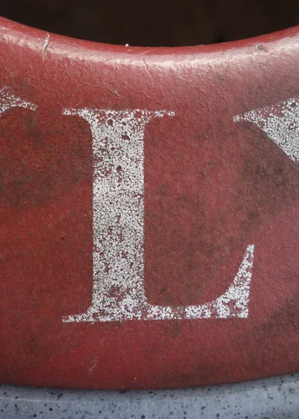 Sıkıntılı Durum Tipografisinde Yazılan Bir Harf L Bulundu