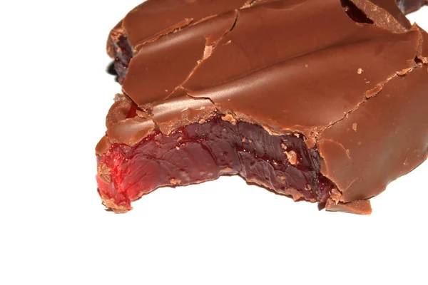 Une Barre Chocolat Moitié Mangée Mordue Avec Gelée Cerise Intérieur — Photo