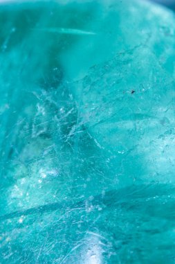 Jagged Spiritüel Kenarlı Yarı Kıymetli Kristal Taş Yakın plan