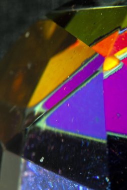 Kaleydoskop arka planında parlak ve parlak cam arkaplan renkleri