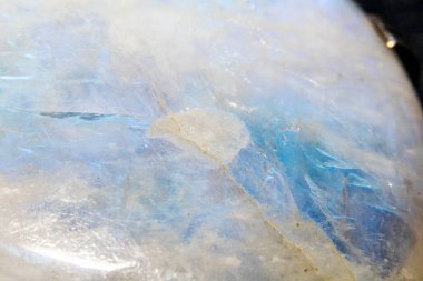 Jagged Spiritüel Kenarlı Yarı Kıymetli Kristal Taş Yakın plan