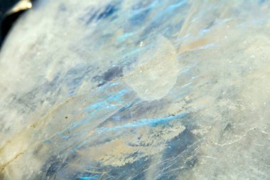 Jagged Spiritüel Kenarlı Yarı Kıymetli Kristal Taş Yakın plan