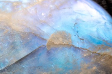 Jagged Spiritüel Kenarlı Yarı Kıymetli Kristal Taş Yakın plan