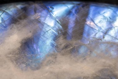 Jagged Spiritüel Kenarlı Yarı Kıymetli Kristal Taş Yakın plan