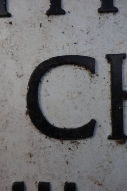 Sıkıntılı Durum Tipografisi ile Yazılan Harf Bulundu