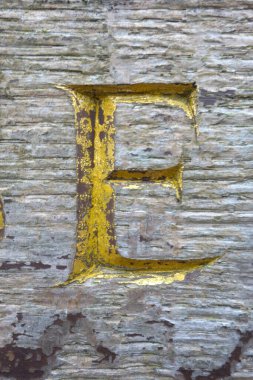 Sıkıntılı Durum Tipografisi ile Yazılan Harf Bulundu