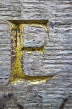 Sıkıntılı Durum Tipografisi ile Yazılan Harf Bulundu