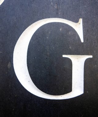 Sıkıntılı Durum Tipografisi ile Yazılan Harf Bulundu