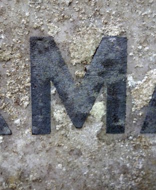 Sıkıntılı Durum Tipografisi ile Yazılan Harf Bulundu