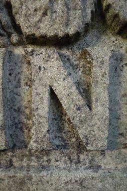 Sıkıntılı Durum Tipografisi ile Yazılan Harf Bulundu